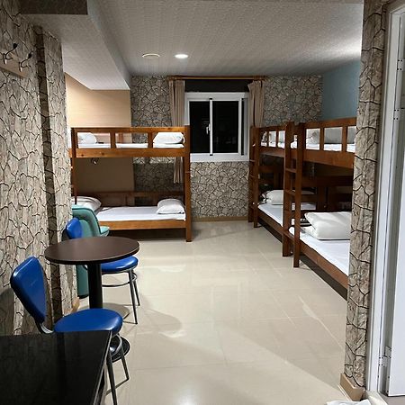 Hua Xiang Motel - Arena Гаосюн Екстер'єр фото