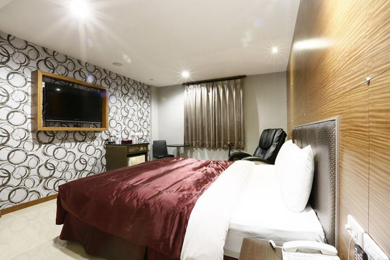 Hua Xiang Motel - Arena Гаосюн Екстер'єр фото