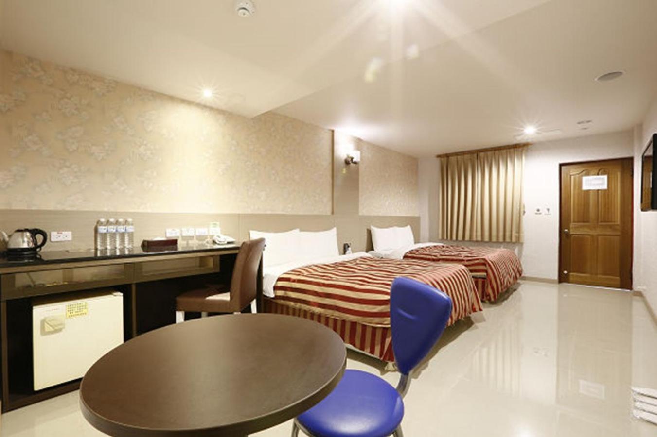 Hua Xiang Motel - Arena Гаосюн Екстер'єр фото