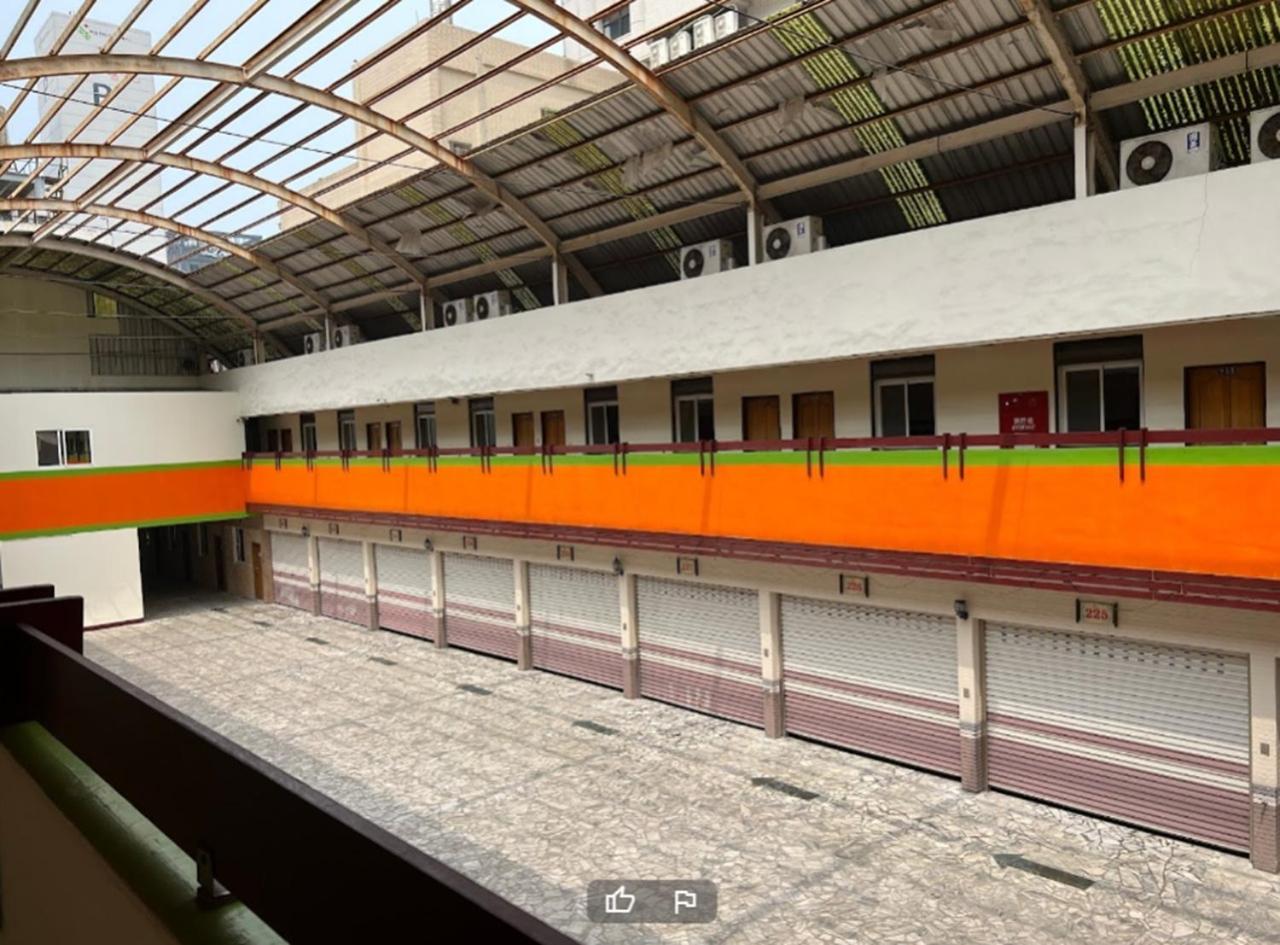 Hua Xiang Motel - Arena Гаосюн Екстер'єр фото
