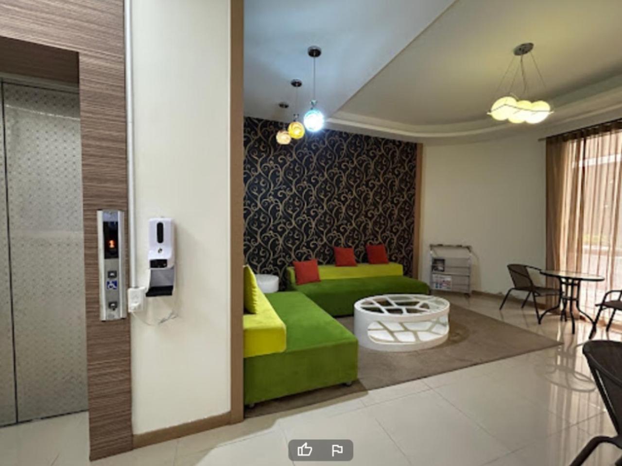 Hua Xiang Motel - Arena Гаосюн Екстер'єр фото