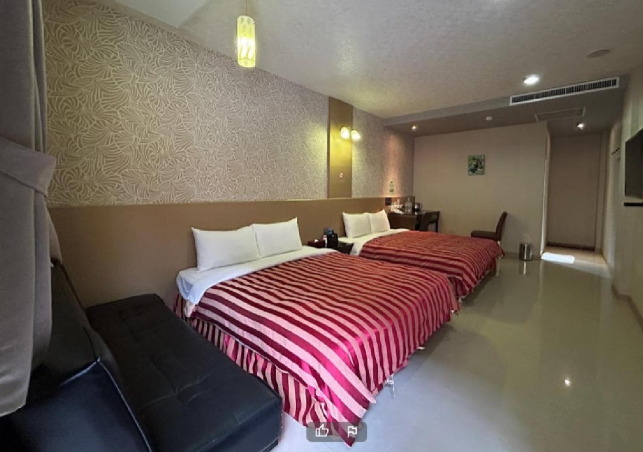 Hua Xiang Motel - Arena Гаосюн Екстер'єр фото