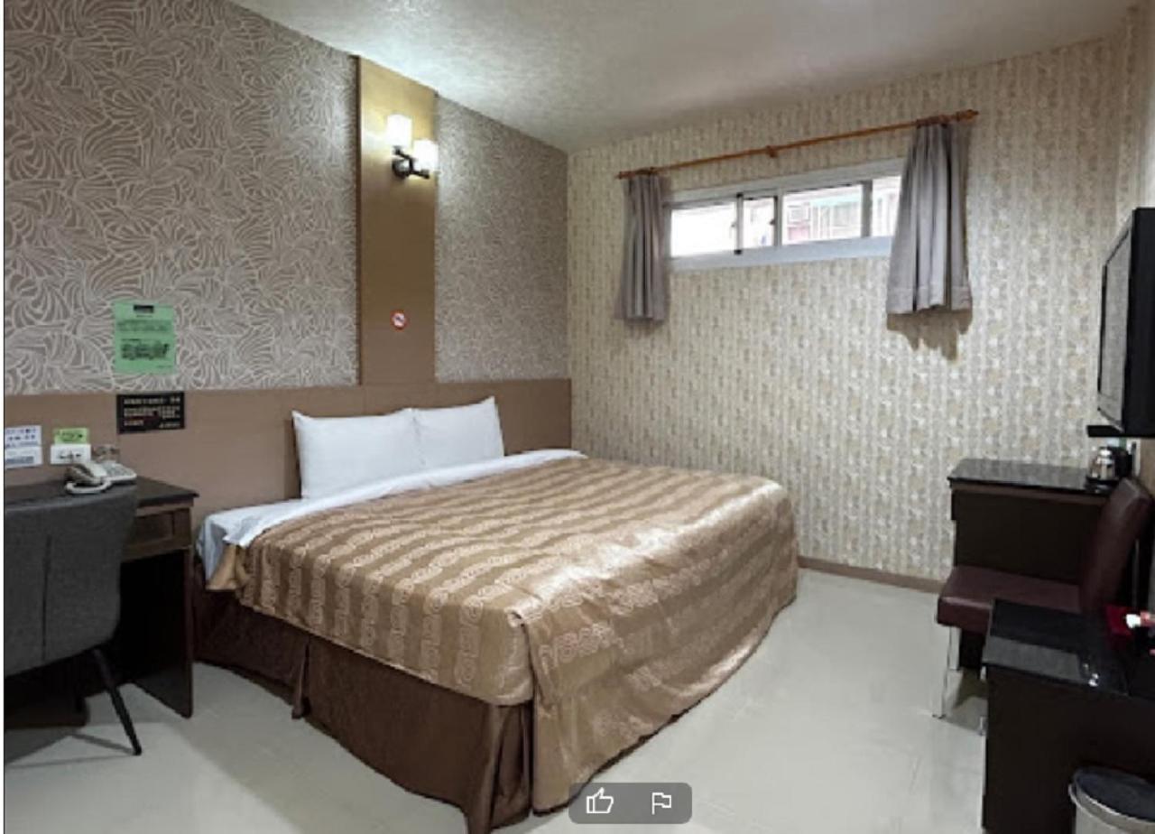 Hua Xiang Motel - Arena Гаосюн Екстер'єр фото