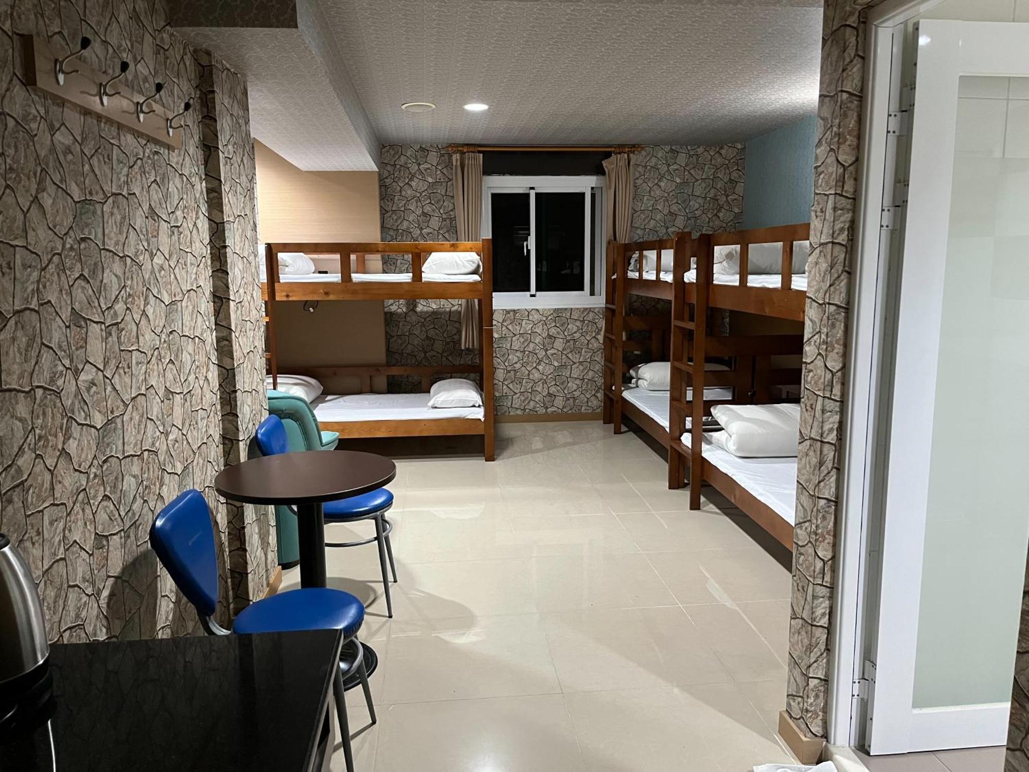 Hua Xiang Motel - Arena Гаосюн Екстер'єр фото